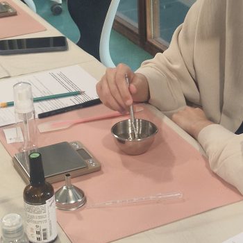 Atelier La Pause des Colibris : préparation des produits 5